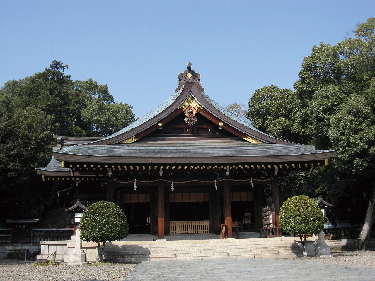 竈山神社 拝殿