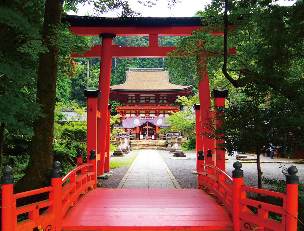 丹生都比賣神社-禊橋より参道・楼門を臨む