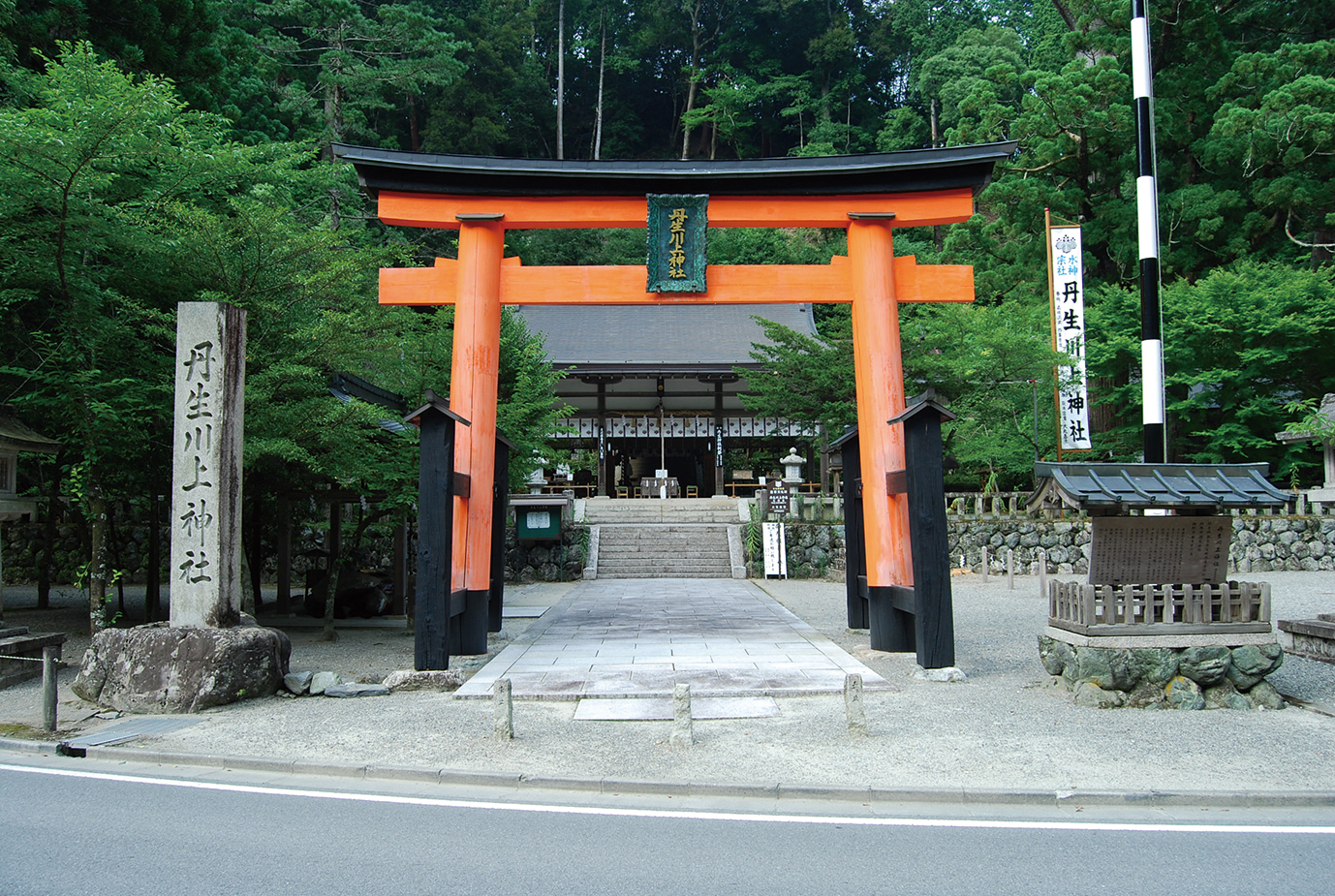 丹生川上神社-両部鳥居より拝殿を望む