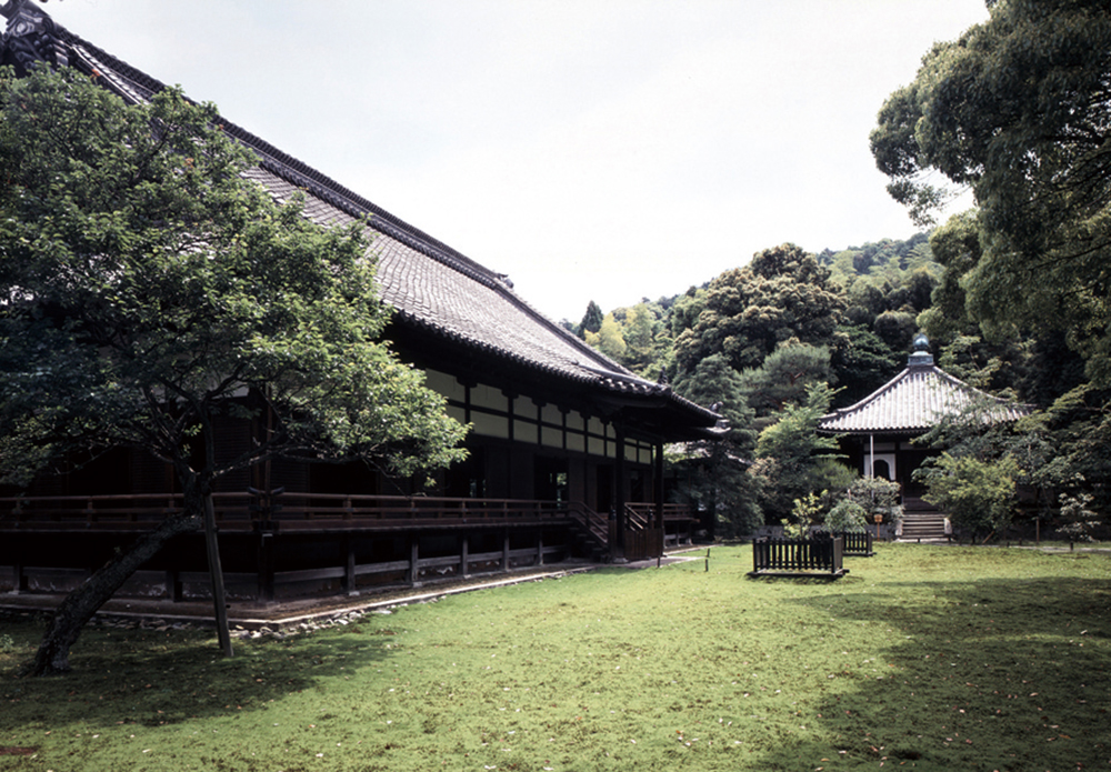 青蓮院-左に宸殿、右に本堂