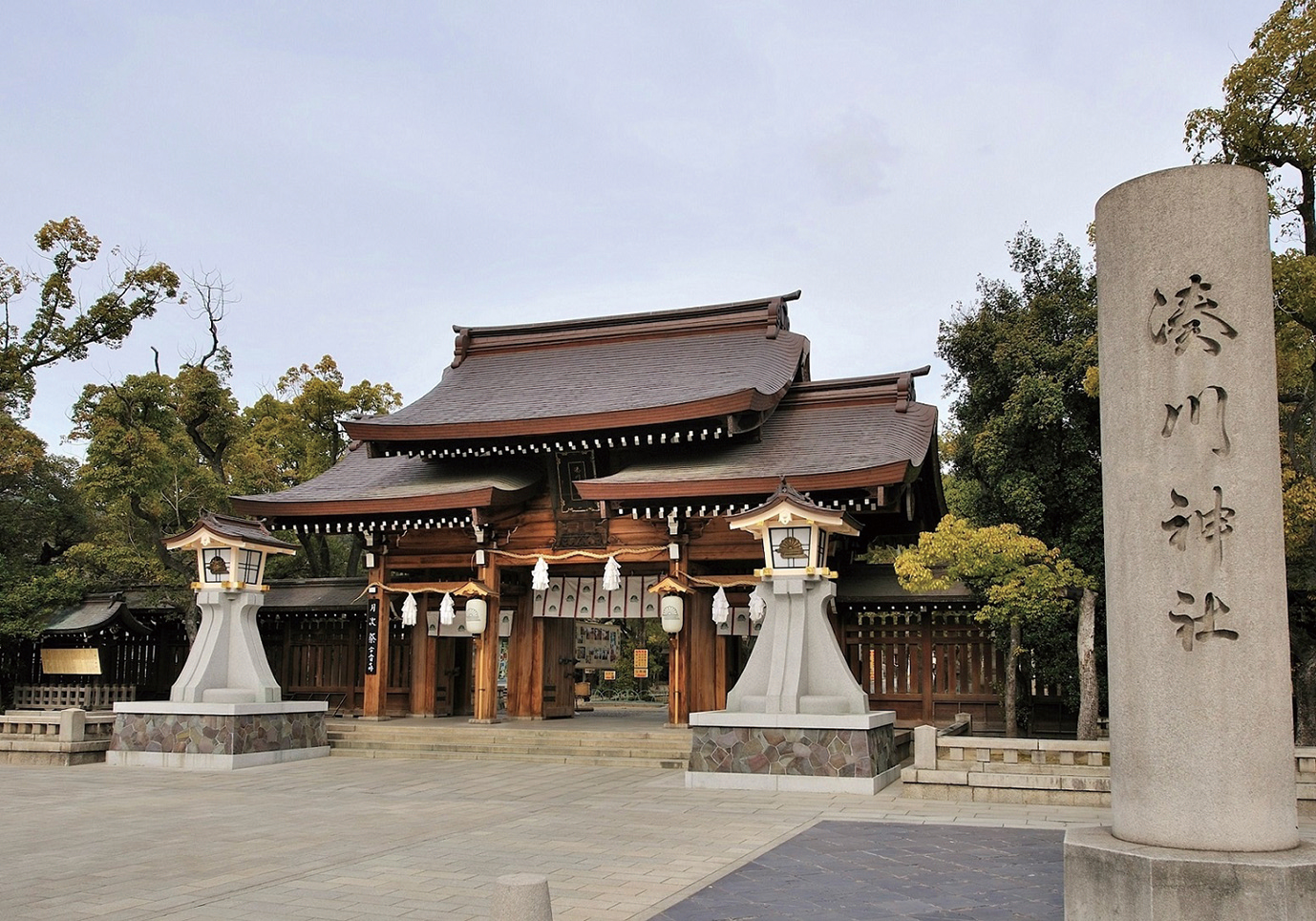 湊川神社-表神門